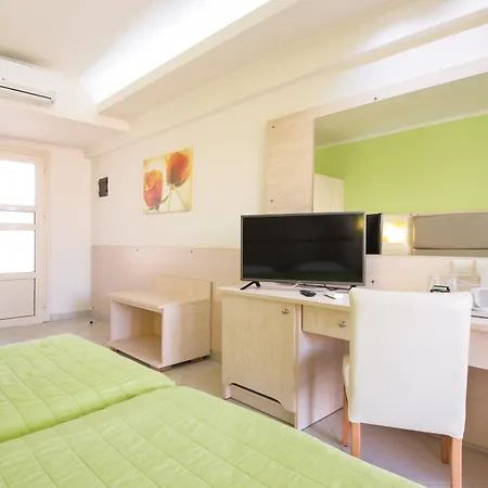 Kouros Palace Hotel 5*